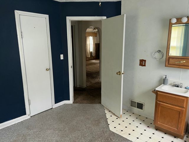 902 W 10th Street, Hobart, IN 46342