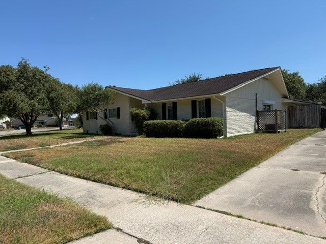 4735 Sea Island Dr, Corpus Christi, TX 78413