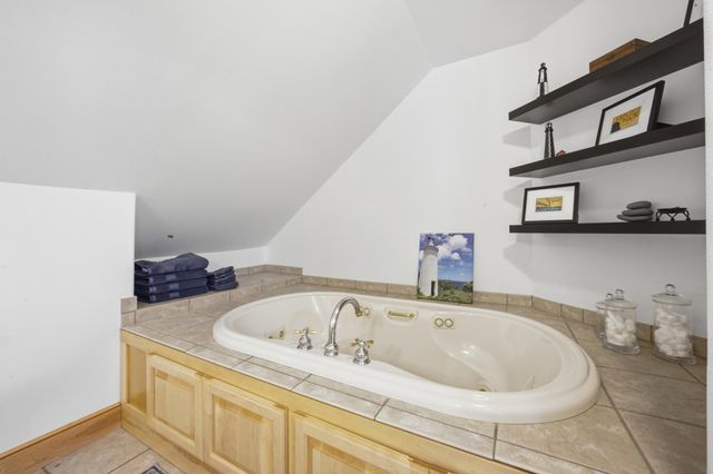 1258 2nd Street N, Fargo, ND 58102