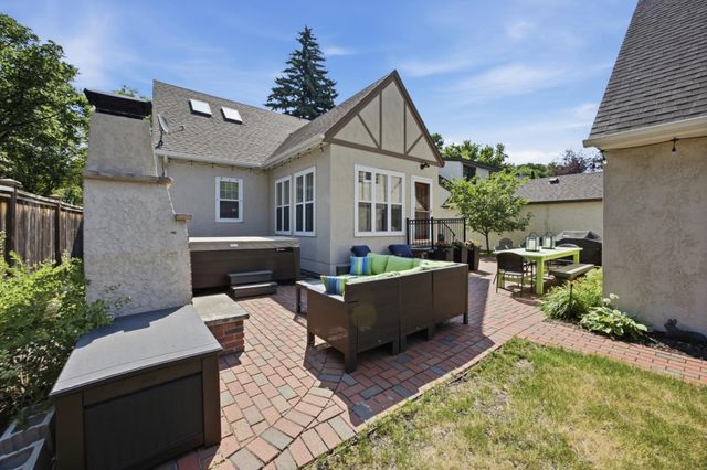1258 2nd Street N, Fargo, ND 58102