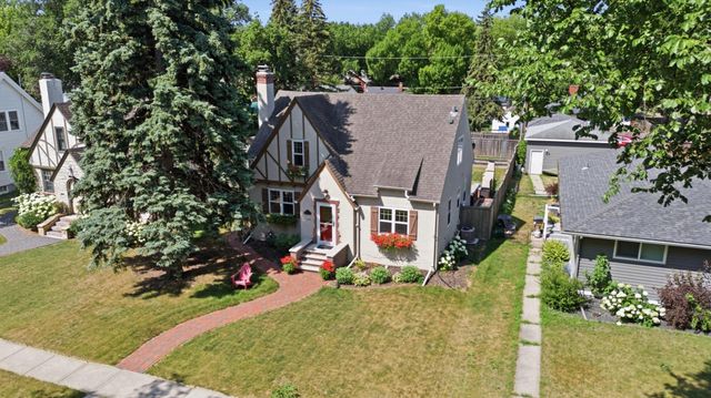 1258 2nd Street N, Fargo, ND 58102