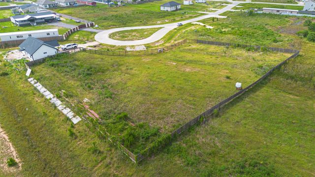 1301 Road 57211, Cleveland, TX 77327