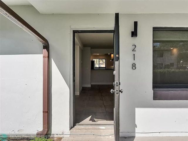 216 NW 25TH Street, Wilton Manors, FL 33311