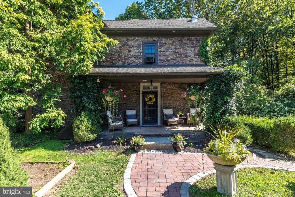 9022 EASTON RD, Ottsville, PA 18942