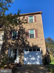 7010 STORCH LN, Lanham, MD 20706