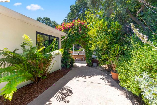 447 Cumberland Dr, Pleasant Hill, CA 94523