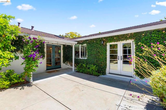 447 Cumberland Dr, Pleasant Hill, CA 94523