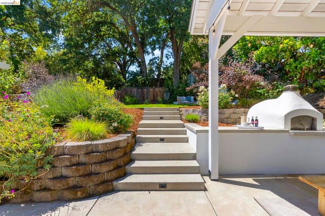 447 Cumberland Dr, Pleasant Hill, CA 94523