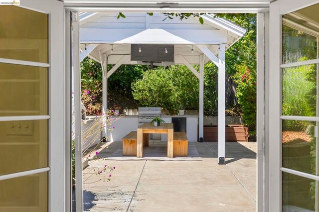 447 Cumberland Dr, Pleasant Hill, CA 94523
