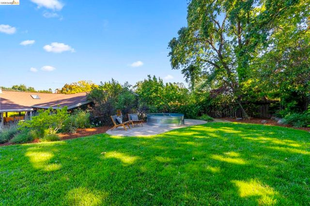 447 Cumberland Dr, Pleasant Hill, CA 94523