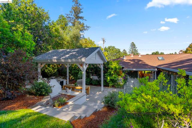 447 Cumberland Dr, Pleasant Hill, CA 94523
