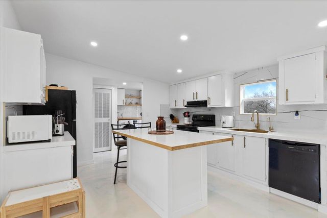 155 Arosa DR, Elgin, TX 78621