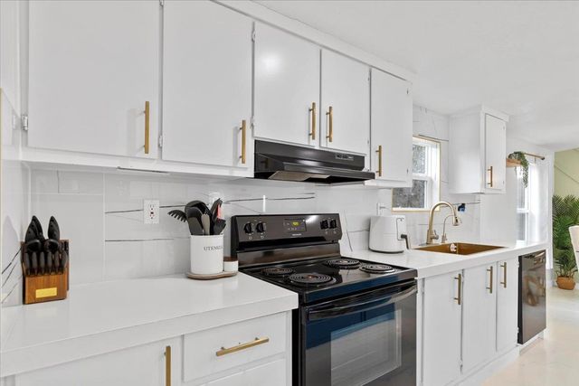 155 Arosa DR, Elgin, TX 78621