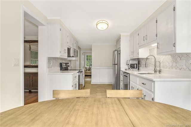 792 Smith Ridge Road, New Canaan, CT 06840