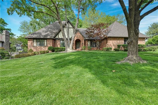 4975 W 88 Street, Prairie Village, KS 66207
