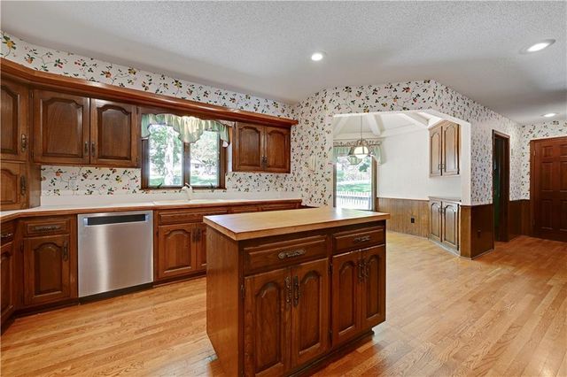 4975 W 88 Street, Prairie Village, KS 66207
