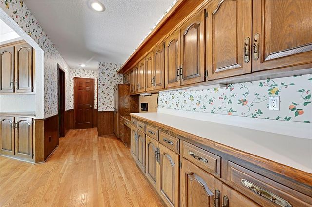 4975 W 88 Street, Prairie Village, KS 66207
