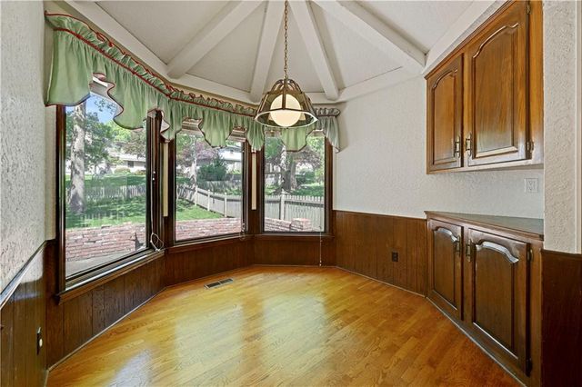 4975 W 88 Street, Prairie Village, KS 66207
