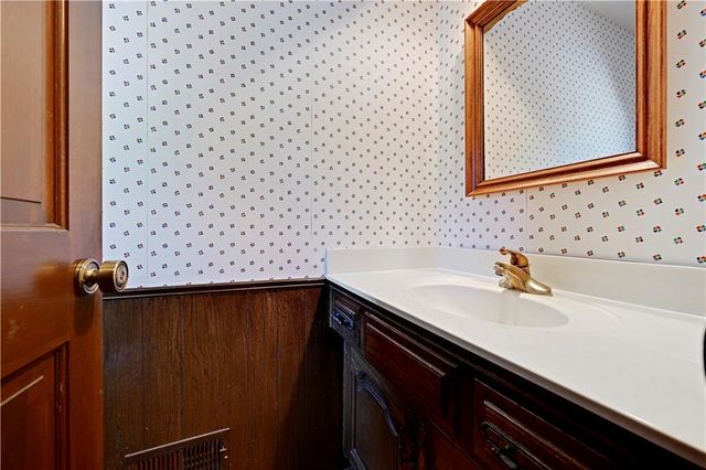 4975 W 88 Street, Prairie Village, KS 66207