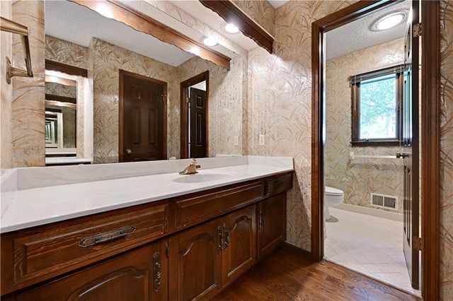 4975 W 88 Street, Prairie Village, KS 66207