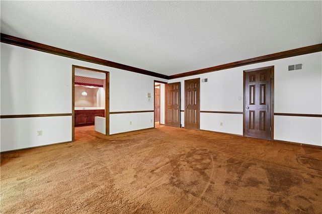 4975 W 88 Street, Prairie Village, KS 66207