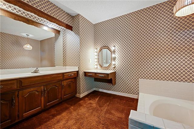 4975 W 88 Street, Prairie Village, KS 66207