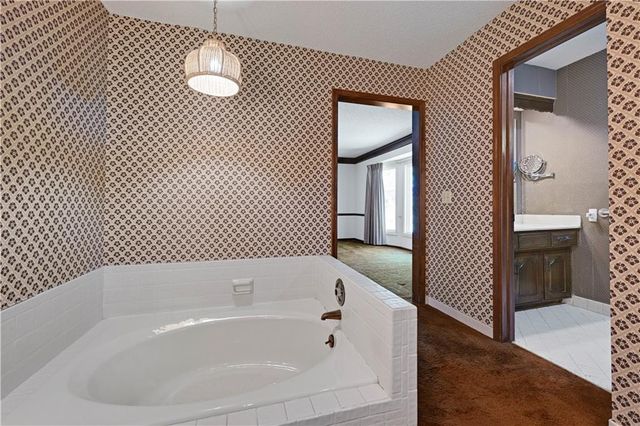 4975 W 88 Street, Prairie Village, KS 66207