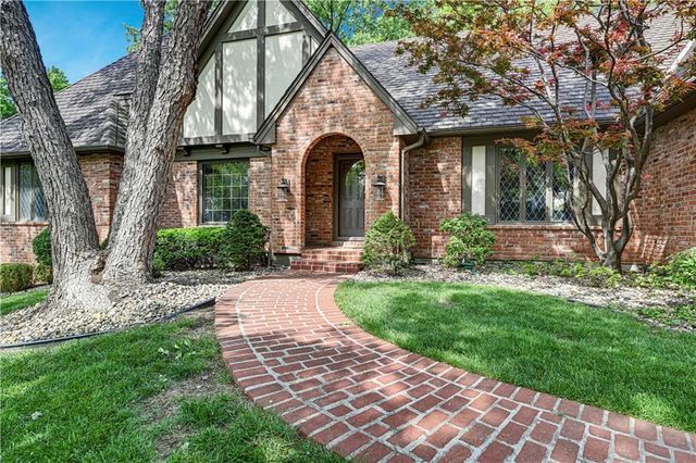4975 W 88 Street, Prairie Village, KS 66207