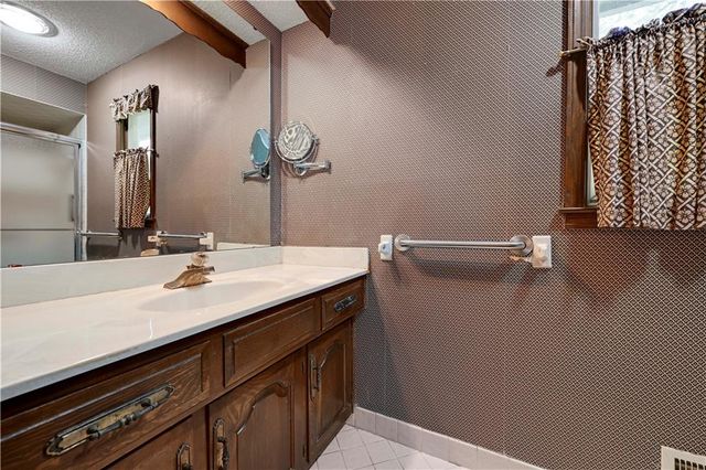 4975 W 88 Street, Prairie Village, KS 66207