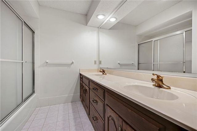 4975 W 88 Street, Prairie Village, KS 66207