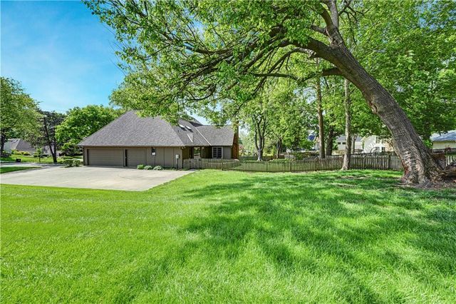 4975 W 88 Street, Prairie Village, KS 66207