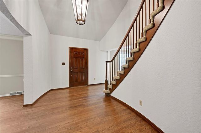 4975 W 88 Street, Prairie Village, KS 66207