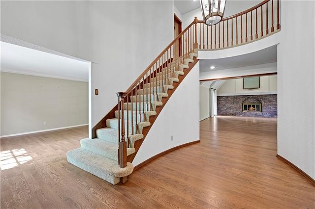 4975 W 88 Street, Prairie Village, KS 66207