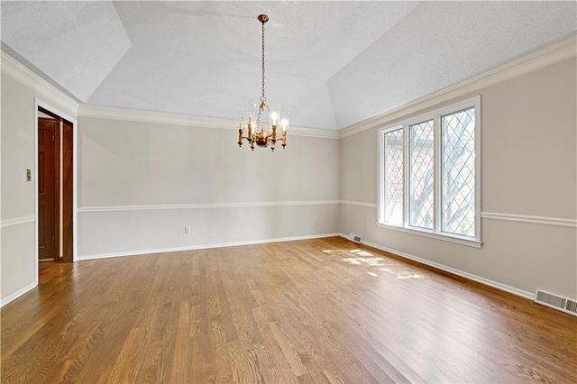 4975 W 88 Street, Prairie Village, KS 66207