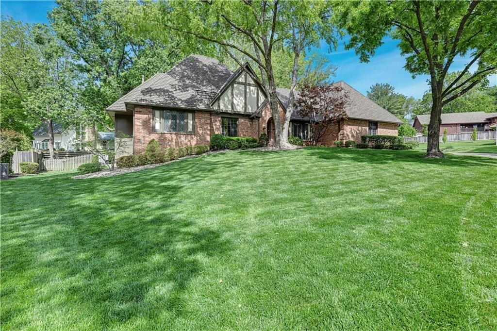 4975 W 88 Street, Prairie Village, KS 66207