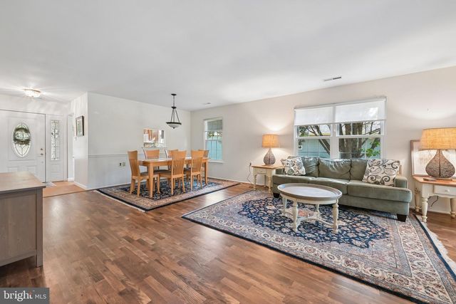 17 NEWTOWN CT, Mount Laurel, NJ 08054