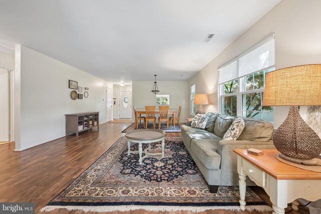 17 NEWTOWN CT, Mount Laurel, NJ 08054