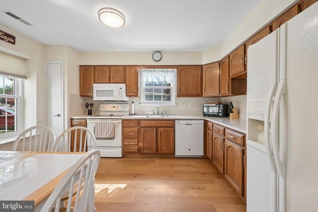 17 NEWTOWN CT, Mount Laurel, NJ 08054