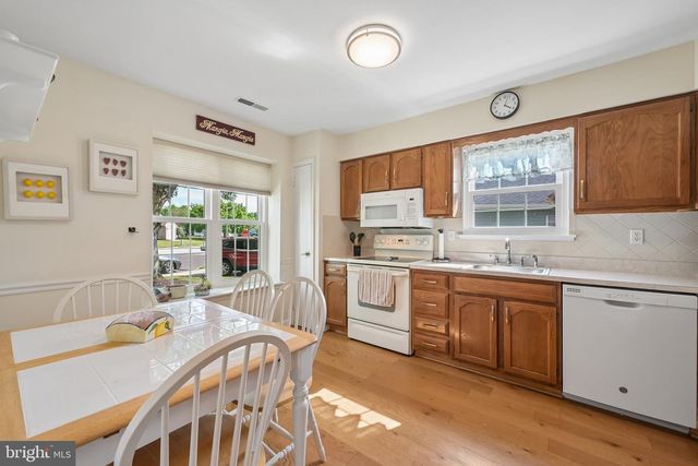 17 NEWTOWN CT, Mount Laurel, NJ 08054