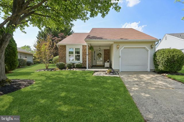 17 NEWTOWN CT, Mount Laurel, NJ 08054