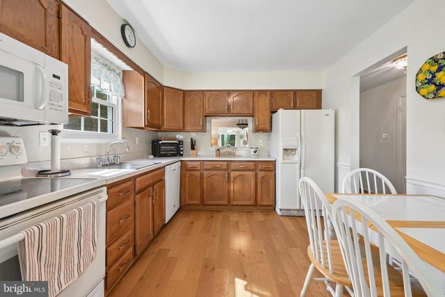 17 NEWTOWN CT, Mount Laurel, NJ 08054