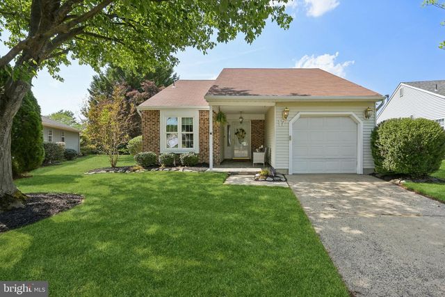 17 NEWTOWN CT, Mount Laurel, NJ 08054