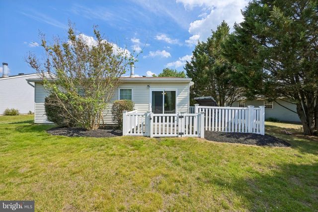17 NEWTOWN CT, Mount Laurel, NJ 08054