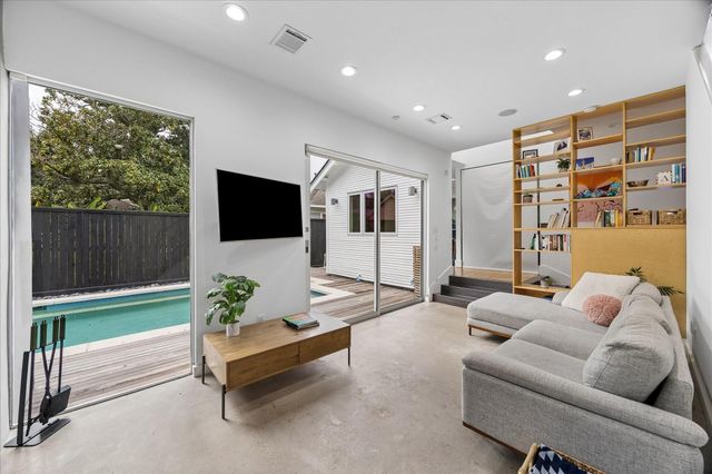 1120 Highland Street, Houston, TX 77009