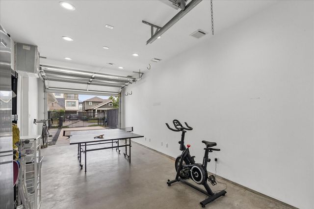 1120 Highland Street, Houston, TX 77009