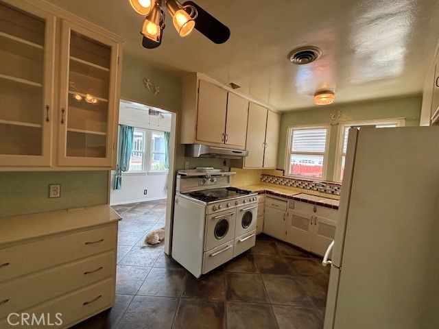 5620 Murietta Avenue, Van Nuys, CA 91401