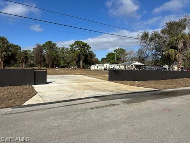 8226 Grady DR, North Fort Myers, FL 33917