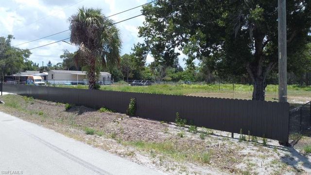 8226 Grady DR, North Fort Myers, FL 33917