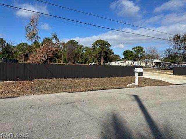 8226 Grady DR, North Fort Myers, FL 33917