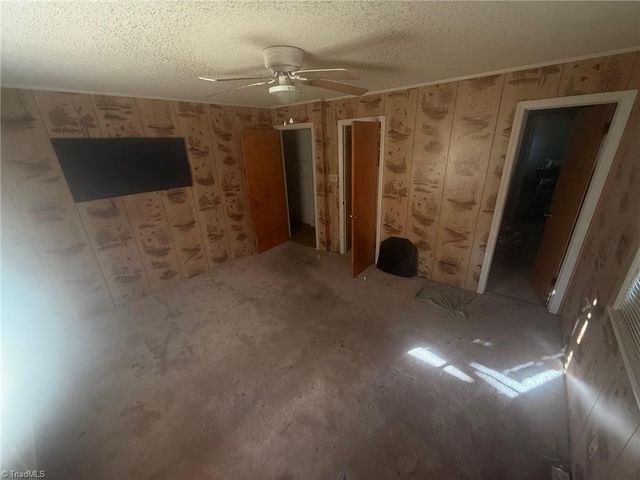 9885 Moore Farm Drive, Kernersville, NC 27284